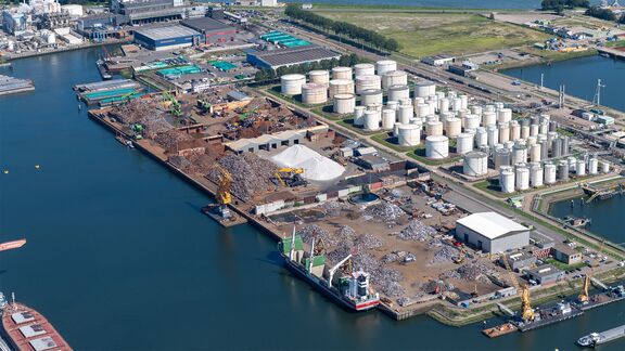 Lagerung von Rohstoffen im Hafen von Rotterdam