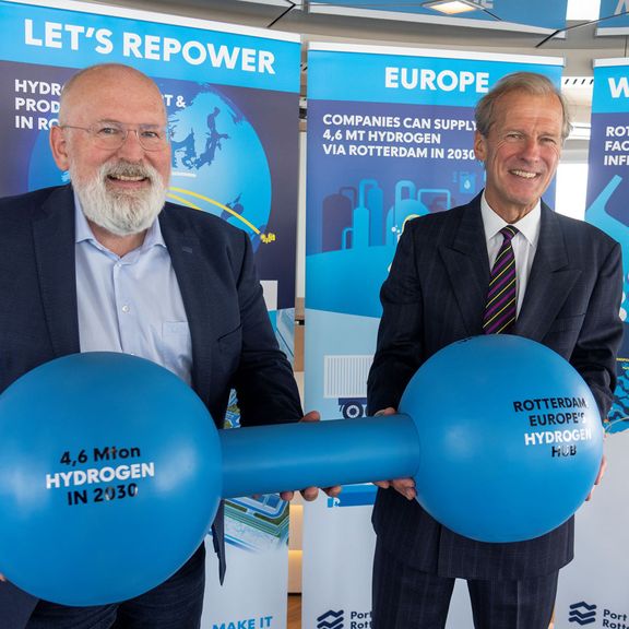EU-Kommissionsmitglied, Frans Timmermans und Allard Castelein, Geschäftsführer des Hafenbetriebs Rotterdam