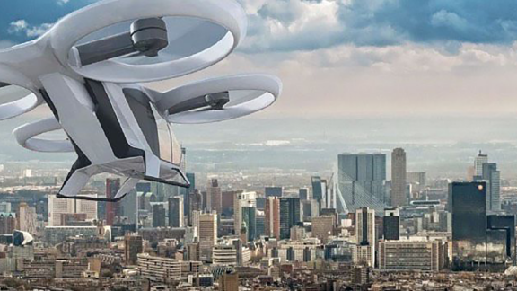 Drohne fliegt über die Stadt