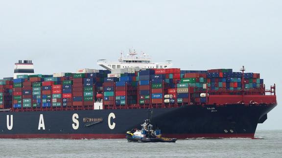 Container ship from Hapag Lloyd with a capacity of 15,000 TEU