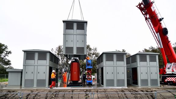 Installation of shore power on Landtong Rozenburg