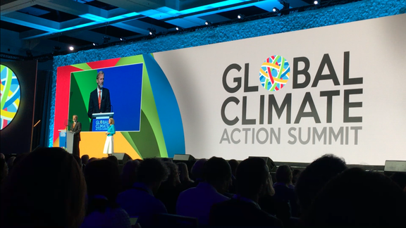 Allard Castelein spricht bei der Eröffnungszitzung des Global Climate Action Summitss