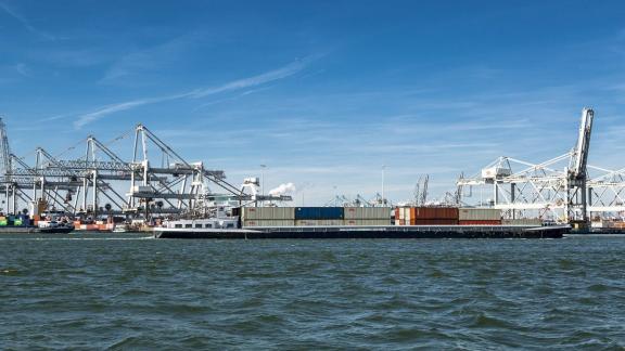 binnenvaart container terminal ECT Maasvlakte