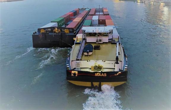 Inland vessel runs on hydrogen in port of Rotterdam