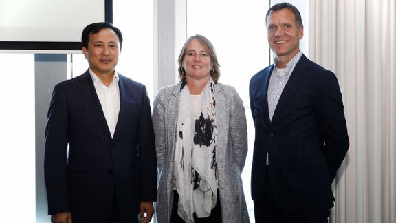 Sanghun Lee (Samsung SDS), Daphne de Kluis (ABN AMRO) en Paul Smits (Havenbedrijf Rotterdam)