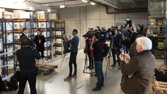 Internationale Medien im Hafen von Rotterdam