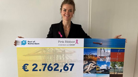 Cheque voor Pink Ribbon van Port of Rotterdam