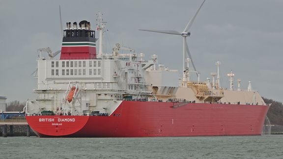 LNG Tanker at gate in Rotterdam
