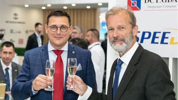 Lukasz Greinke, president of the board of the port of Gdansk Authority and Allard Castelein, CEO Port of Rotterdam Authority at Transport Logistic München