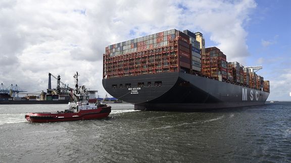 Rotterdamse aankomst van de MSC Gülsün, het grootste containerschip ter wereld