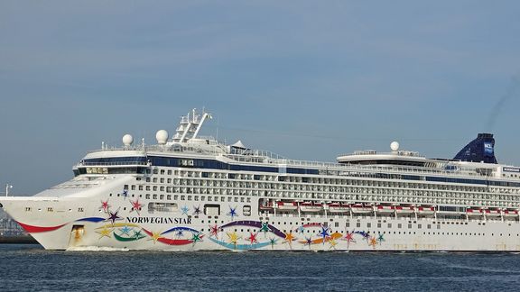 Cruiseschip Norwegian Star in Rotterdam