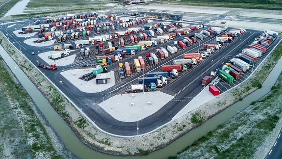 Lkw-Parkplatz maasvlakte plaza