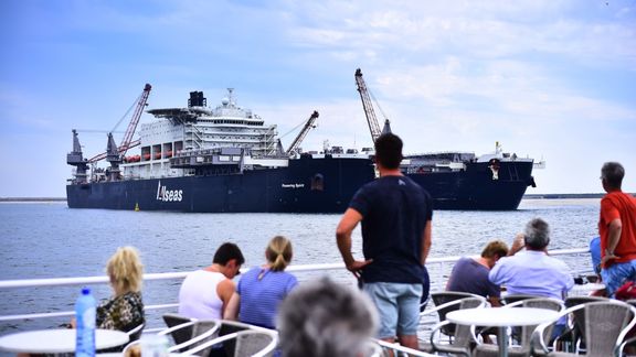 Pioneering Spirit on the Maasvlakte 2