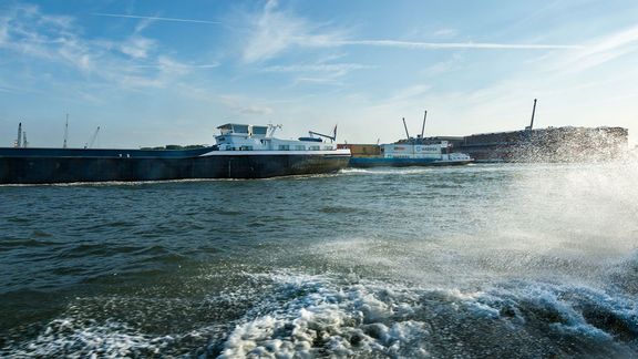 Der Riverguide führt die Binnenschifffahrt