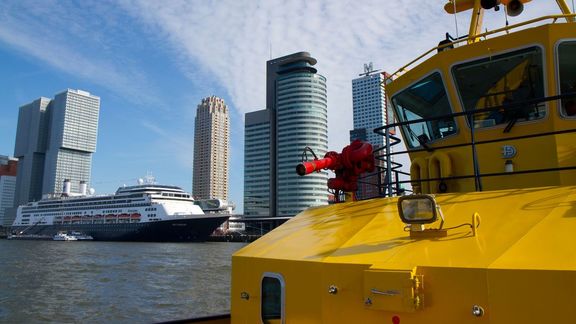 RPA en cruiseschip in haven Rotterdam