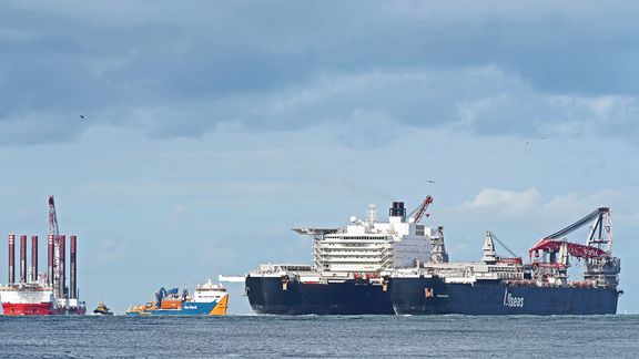 Pioneering Spirit and Van Oord prepare for successful Maasmond crossing of TenneT cable