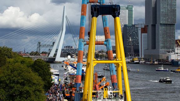 Wereldhavendagen aan de Nieuwe Maas in het centrum van Rotterdam