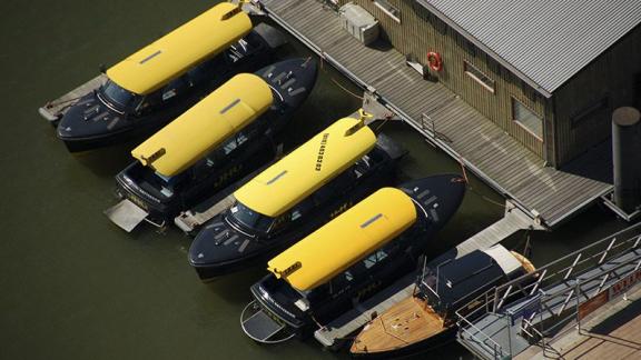 Luchtfoto watertaxi's