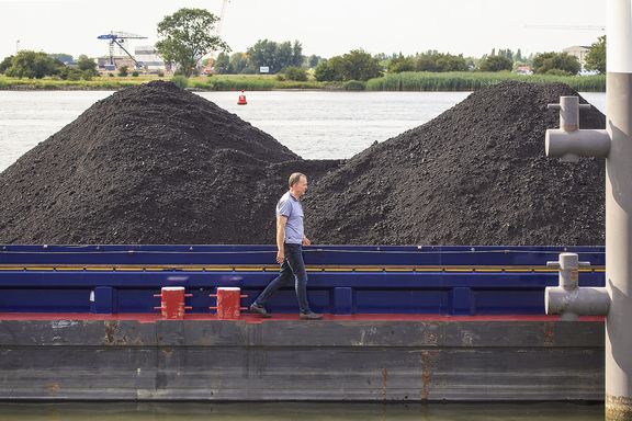 Huub op zijn Motorschip Werchina