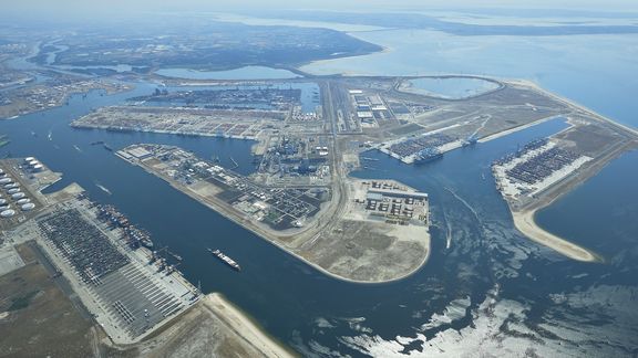 Luchtfoto Maasvlakte 2