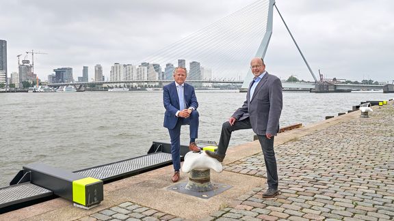 Jaap Jelle Feenstra en Bert Luijendijk op de Wilhelminakade