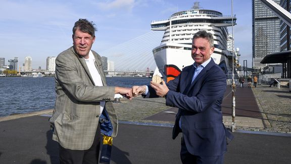 Sleepanker voor Piet Sinke vanwege Maasmond Maritime
