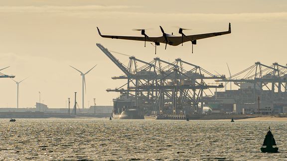 Test einer Langstreckendrohne im Hafen von Rotterdam