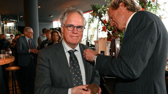 Kees van Liere krijgt Sleepanker van Allard Castelein