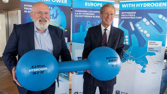 Eurocommissaris Frans Timmermans en Allard Castelein, CEO Havenbedrijf Rotterdam