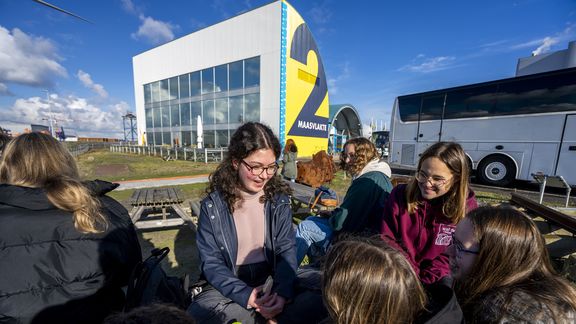 Kinderen buiten voor FutureLand