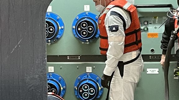 Die "Steckdosen" auf einem Kreuzfahrtschiff für Landstrom