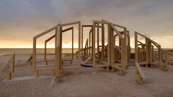 Zandwacht Observatorium op Maasvlakte Strand