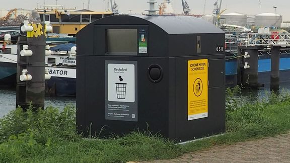 Afvalcontainer voor de binnenvaart