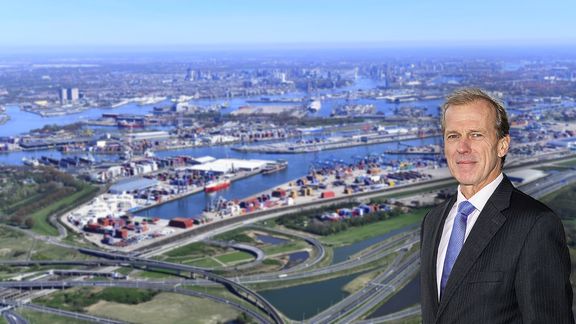 Luchtfoto Eem- en Waalhaven met Allard Castelein op de voorgrond