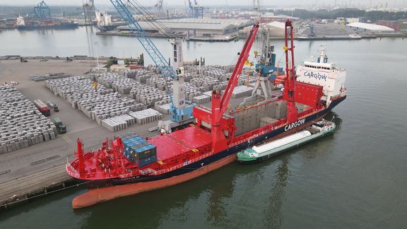 Freyja W (Cargow) alongside the quay at the Steinweg Beatrix terminal where the shorepower pilot will be conducted.