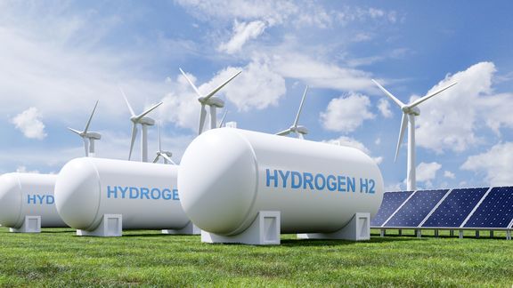 Hydrogen tank, windmolens en zonnepanelen