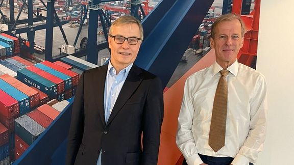 Plaatsvervangend permanent vertegenwoordiger Michael Stibbe (links) en Allard Castelein, CEO Havenbedrijf Rotterdam.