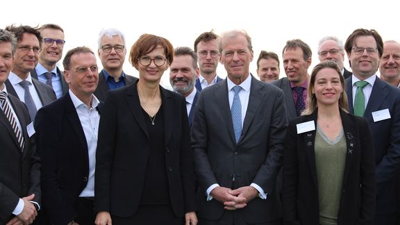 Der deutsche Minister für Forschung und Bildung, Allard Castelein und Karen de Lathouder