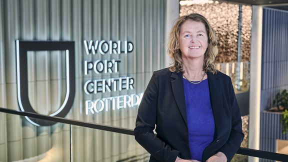 Monique de Moel in het World Port Center