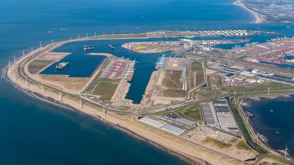 Luchtfoto Maasvlakte 2