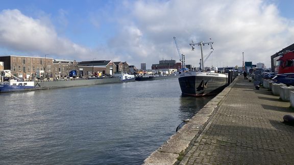 Koningin Wilhelminahaven in Vlaardingen