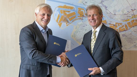 Ronald Lugthart, CEO van RWG en Allard Castelein, CEO van Havenbedrijf Rotterdam