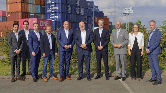 Van links naar rechts: Wouter Demenint, Jellema Koen, Alexander Garbar, Martin Murrack, Markus Bangen, Robert Simons, Boudewijn Siemons, Werner Schaurte-Küppers, Annemarie Houtman, Ocke Hamann. Foto: Krischerfotografie