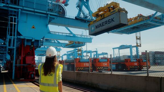 Lisa Hordijk op de APM Terminal