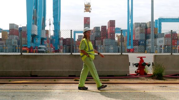 Lisa Hordijk walking on the APM Terminal