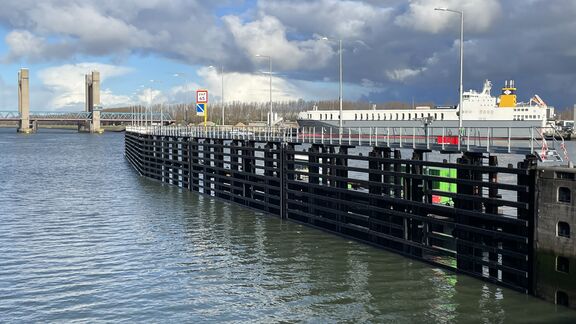 Rozenburgsesluis nieuw remmingwerk