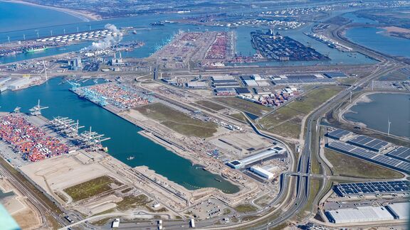 Maasvlakte 2 vanuit de lucht gezien