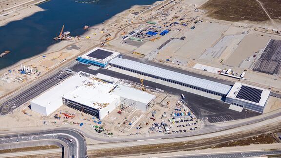 The cross dock facility seen from above.