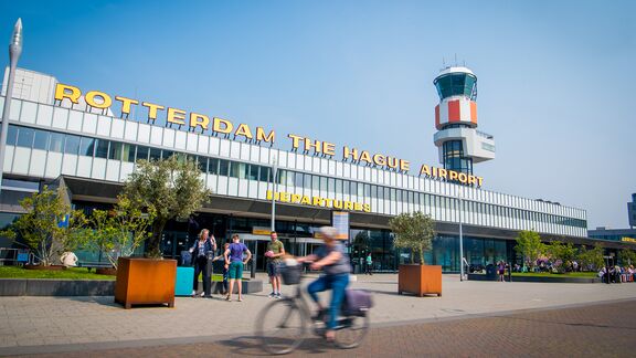 Entree van Rotterdam The Hague Airport