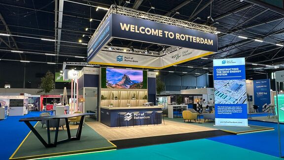 De stand van Port of Rotterdam tijdens World Hydrogen Summit 